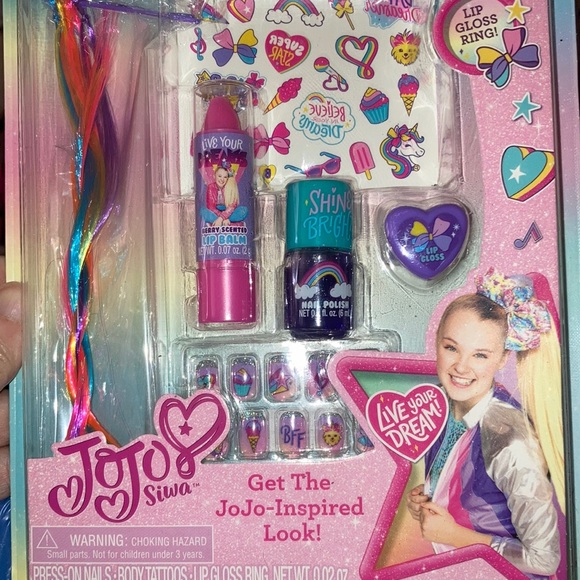 JoJo Siwa Get The Look Kit - Picture 1 of 4